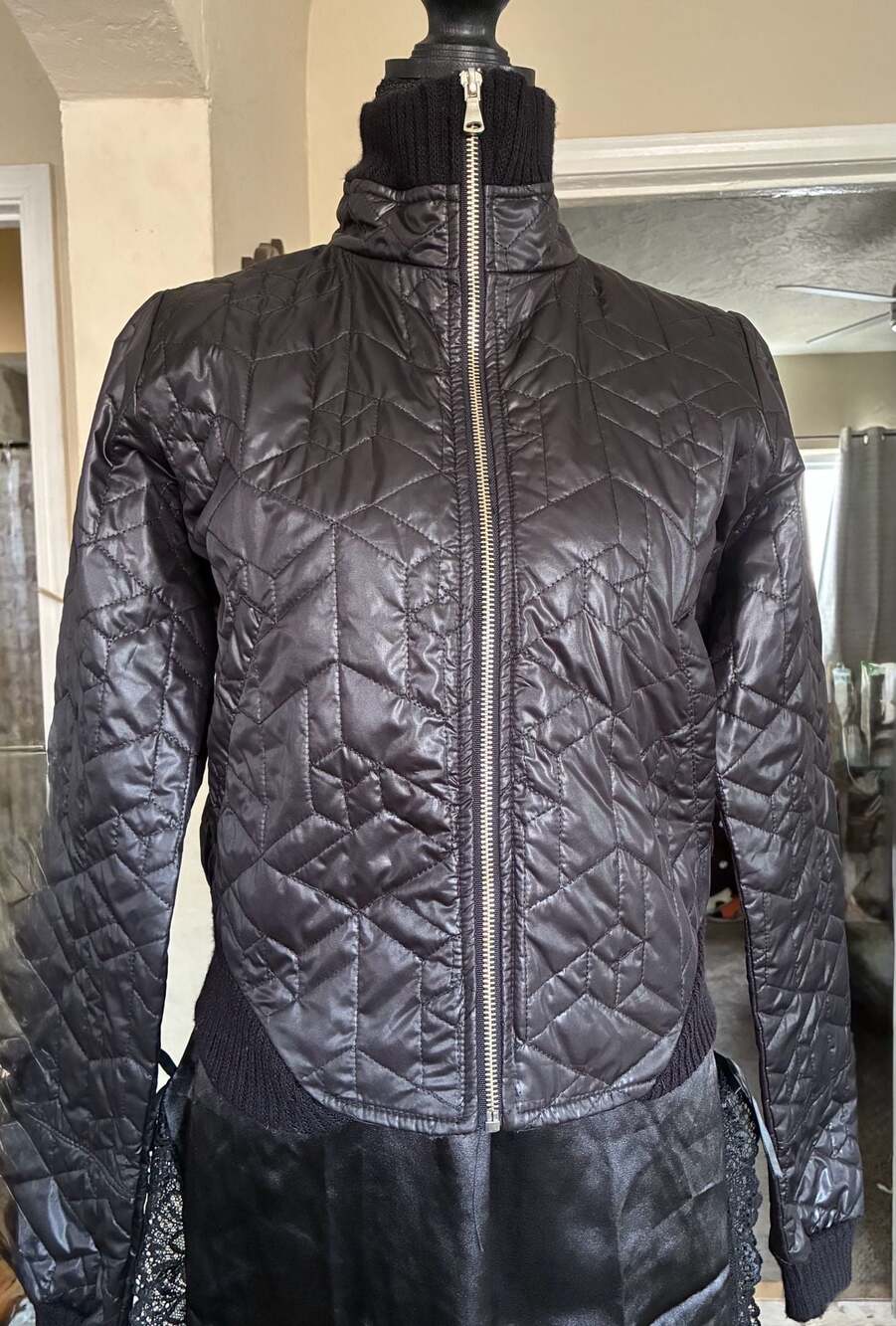 Hysteria Women's Black Quilted Bomber Jacket with Ribbed Trim-preloved-Size M